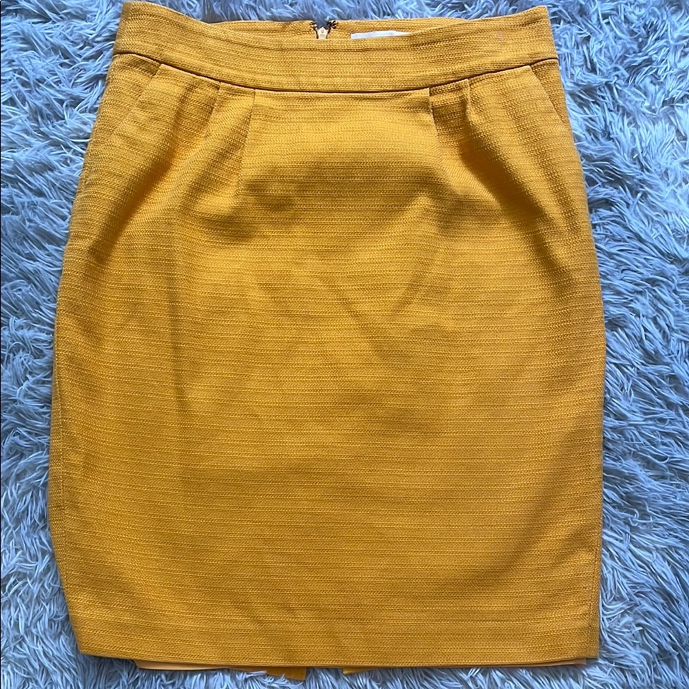 Banana republic pencil skirt yellow with slit